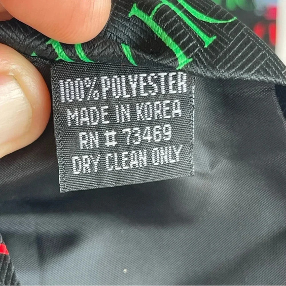 Vintage Winnie the Pooh Christmas Neck Tie Ho Ho Ho Santa Hat Tigger - Picture 6 of 6